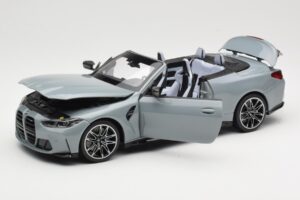 BMW M4 G83 Kabriolet Grey Metallic Minichamps 1:18 110021032 Kov – obrázek 2 z 8