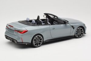 BMW M4 G83 Kabriolet Grey Metallic Minichamps 1:18 110021032 Kov – obrázek 3 z 8