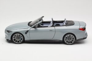 BMW M4 G83 Kabriolet Grey Metallic Minichamps 1:18 110021032 Kov – obrázek 4 z 8
