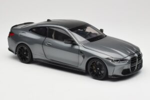 BMW M4 G82 Šedý Metallic Minichamps 1:18 113020124 Kov – obrázek 6 z 8
