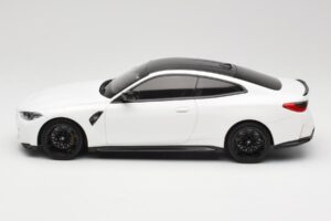 BMW M4 G82 Bílý Minichamps 1:18 155020122 Kov – obrázek 3 z 6