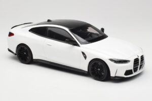 BMW M4 G82 Bílý Minichamps 1:18 155020122 Kov – obrázek 4 z 6