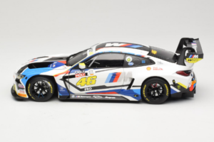 BMW M4 GT3 #46 V. Rossi / A. Farfus / M. Martin Team WRT 12 Hours of Bathurst 2023 Minichamps 1:18 113232146 Kov – obrázek 4 z 8