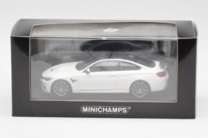 BMW M4 GTS F82 Bílý Se Šedými Ráfky Minichamps 1:43 410025221 Kov – obrázek 4 z 4