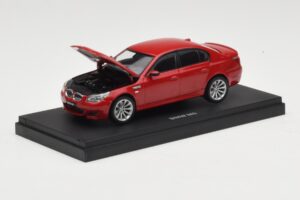 BMW M5 E60 Červený Kyosho 1:43 03503R Kov – obrázek 3 z 4