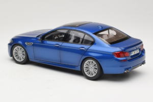 BMW M5 F10 Monte Carlo Blue Paragon 1:18 80432186352 Kov – obrázek 7 z 8
