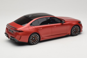 BMW M5 G90 Beach Orange GT Spirit 1:18 GT966 Pryskyřice – obrázek 2 z 6