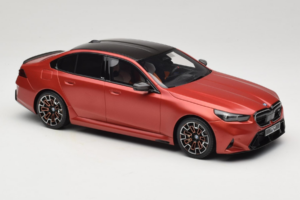 BMW M5 G90 Beach Orange GT Spirit 1:18 GT966 Pryskyřice – obrázek 4 z 6