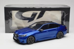 BMW M5 G90 Marina Bay Blue Metallic GT Spirit 1:18 GT507 Pryskyřice – obrázek 6 z 6