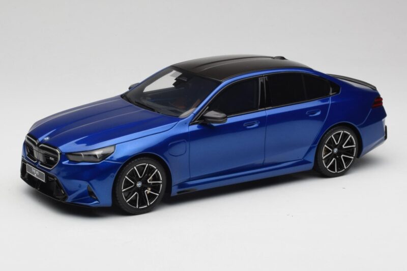 BMW M5 G90 Marina Bay Blue Metallic GT Spirit 1:18 GT507 Pryskyřice