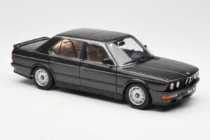 BMW M535i E28 Diamond Černý AUTOart 1:18 75162 Kov – obrázek 6 z 8
