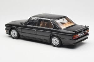 BMW M535i E28 Diamond Černý AUTOart 1:18 75162 Kov – obrázek 7 z 8