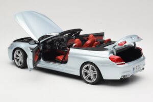 BMW M6 F12 Kabriolet Silverstone Silver Paragon 1:18 8043225656 Kov – obrázek 5 z 8