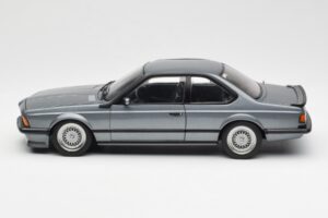 BMW M635 CSi E24 Shadow Line Delphin Metallic AUTOart 1:18 70529 Kov – obrázek 4 z 8