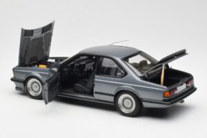 BMW M635 CSi E24 Shadow Line Delphin Metallic AUTOart 1:18 70529 Kov – obrázek 5 z 8