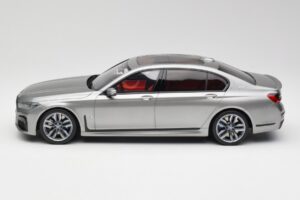 BMW M760i G12 V12 Final Edition Šedý GT Spirit 1:18 GT478 Pryskyřice – obrázek 3 z 6