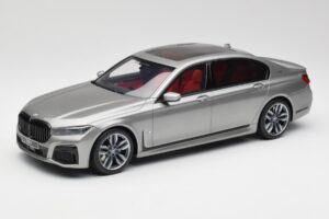 BMW M760i G12 V12 Final Edition Šedý GT Spirit 1:18 GT478 Pryskyřice