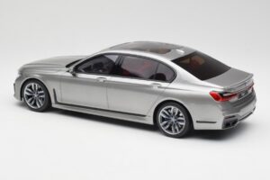 BMW M760i G12 V12 Final Edition Šedý GT Spirit 1:18 GT478 Pryskyřice – obrázek 5 z 6