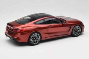 BMW M8 F91 Convertible Storm Bay Metallic Minichamps 1:18 110029020 Kov – obrázek 3 z 8