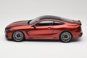 BMW M8 F91 Convertible Storm Bay Metallic Minichamps 1:18 110029020 Kov – obrázek 4 z 8