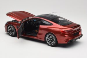 BMW M8 F91 Convertible Storm Bay Metallic Minichamps 1:18 110029020 Kov – obrázek 5 z 8