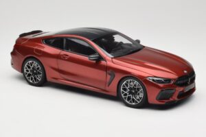 BMW M8 F91 Convertible Storm Bay Metallic Minichamps 1:18 110029020 Kov – obrázek 6 z 8