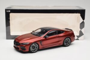 BMW M8 F91 Convertible Storm Bay Metallic Minichamps 1:18 110029020 Kov – obrázek 8 z 8