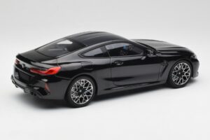 BMW M8 F92 Safírová Černá Minichamps 1:18 110029021 Kov – obrázek 3 z 8