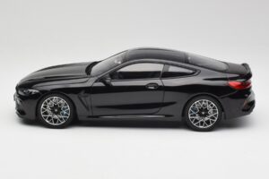 BMW M8 F92 Safírová Černá Minichamps 1:18 110029021 Kov – obrázek 4 z 8