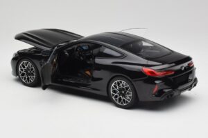 BMW M8 F92 Safírová Černá Minichamps 1:18 110029021 Kov – obrázek 5 z 8