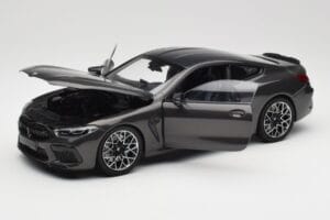 BMW M8 F92 Grey Metallic Minichamps 1:18 110029022 Kov – obrázek 2 z 8