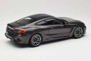 BMW M8 F92 Grey Metallic Minichamps 1:18 110029022 Kov – obrázek 3 z 8