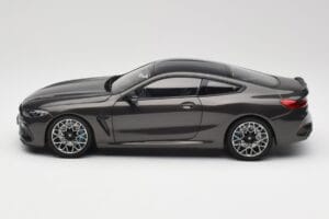 BMW M8 F92 Grey Metallic Minichamps 1:18 110029022 Kov – obrázek 4 z 8