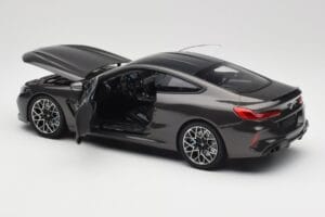 BMW M8 F92 Grey Metallic Minichamps 1:18 110029022 Kov – obrázek 5 z 8