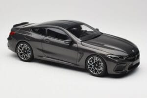 BMW M8 F92 Grey Metallic Minichamps 1:18 110029022 Kov – obrázek 6 z 8