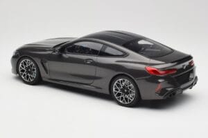 BMW M8 F92 Grey Metallic Minichamps 1:18 110029022 Kov – obrázek 7 z 8