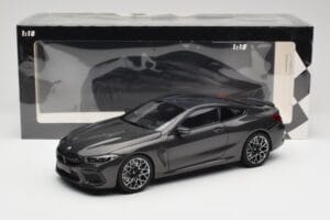 BMW M8 F92 Grey Metallic Minichamps 1:18 110029022 Kov – obrázek 8 z 8