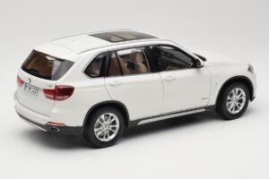 BMW X5 E70 Alpine White Paragon 1:18 PA-97073 Kov – obrázek 3 z 8