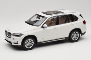 BMW X5 E70 Alpine White Paragon 1:18 PA-97073 Kov