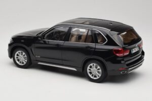 BMW X5 E70 Sapphire Black Paragon 1:18 PA-97071 Kov – obrázek 7 z 8