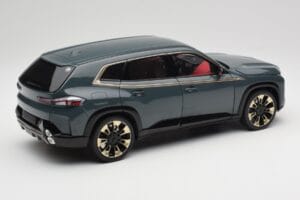 BMW XM G09 Isle of Man Green Minichamps 1:18 110023300 Kov – obrázek 3 z 8