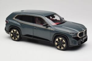 BMW XM G09 Isle of Man Green Minichamps 1:18 110023300 Kov – obrázek 6 z 8