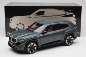 BMW XM G09 Isle of Man Green Minichamps 1:18 110023300 Kov – obrázek 8 z 8