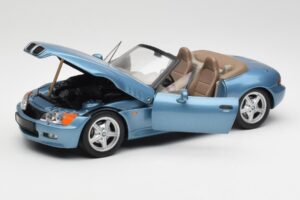 BMW Z3 E36/7 James Bond Goldeneye Modrá Metalíza UT Models 1:18 180024336 Kov – obrázek 2 z 8