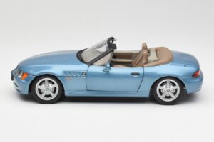BMW Z3 E36/7 James Bond Goldeneye Modrá Metalíza UT Models 1:18 180024336 Kov – obrázek 4 z 8