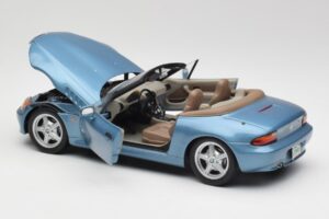 BMW Z3 E36/7 James Bond Goldeneye Modrá Metalíza UT Models 1:18 180024336 Kov – obrázek 5 z 8