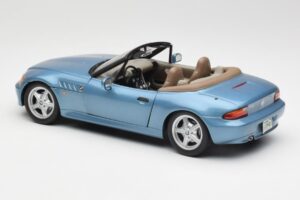 BMW Z3 E36/7 James Bond Goldeneye Modrá Metalíza UT Models 1:18 180024336 Kov – obrázek 7 z 8