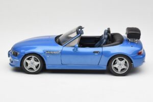 BMW Z3 M Roadster S Nosičem Zavazadel Modrý Metalický UT Models 1:18 20416 Kov – obrázek 4 z 8