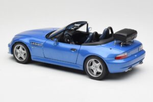 BMW Z3 M Roadster S Nosičem Zavazadel Modrý Metalický UT Models 1:18 20416 Kov – obrázek 7 z 8