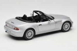 BMW Z3 Roadster 1.8 Stříbrný Dealerská Edice UT Models 1:18 80439411712 Kov – obrázek 3 z 8